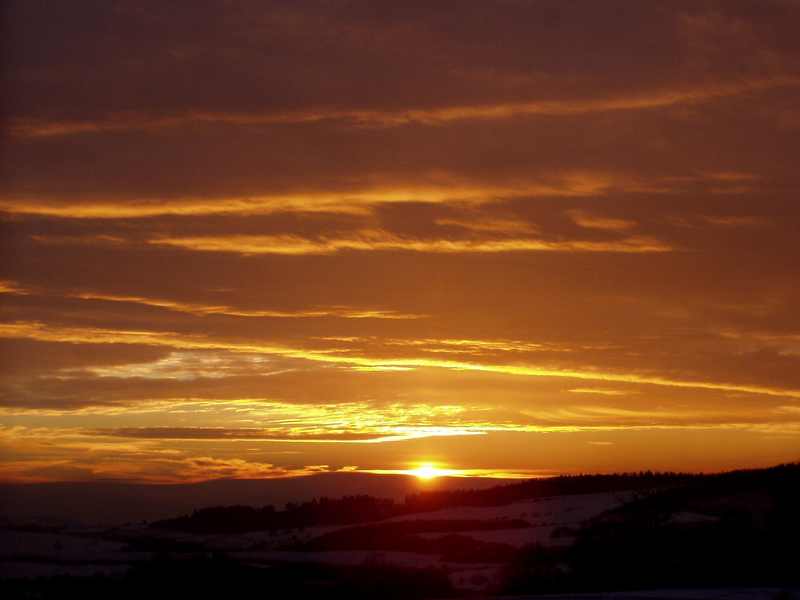 Zimný slnovrat 2025 – keď noc víťazí a zrodí sa nové svetlo